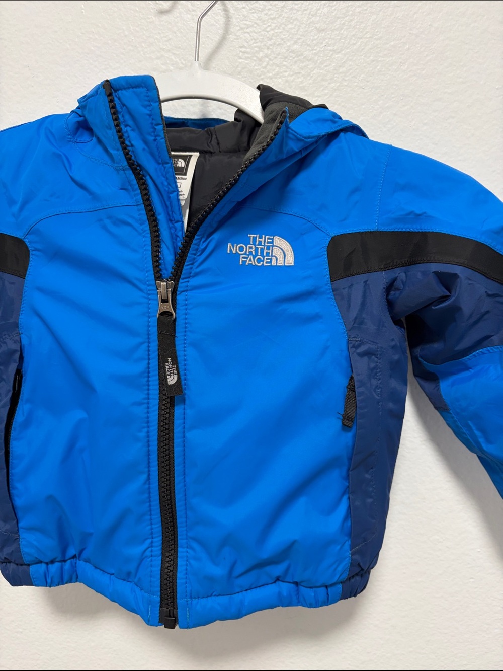 The North Face Two Tone Blue Toddler Boy’s Winter Hooded Jacket - Like New - 2T